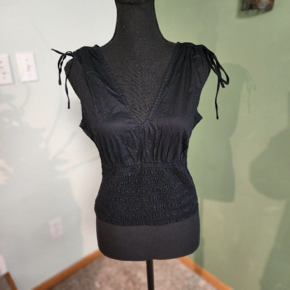 Fitted Sleeveless V-Neck Tie-Shoulder Smocked Blouse for Women NWOT